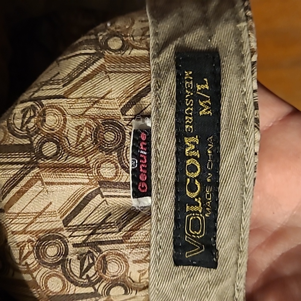 Volcom logo hat πββοΈ size m/l - Picture 4 of 8
